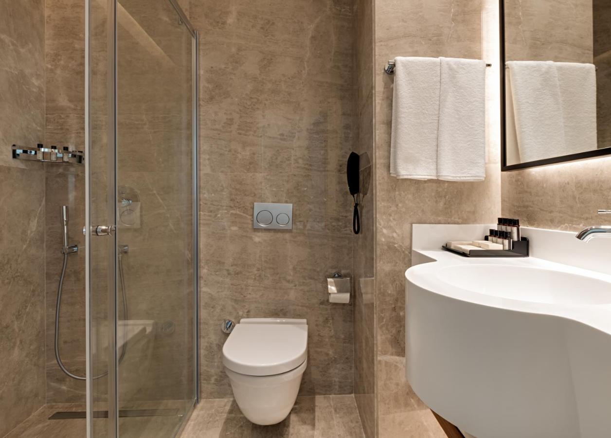 Gleam Collection Hotel Istanbul Exterior foto A bathroom in a hotel