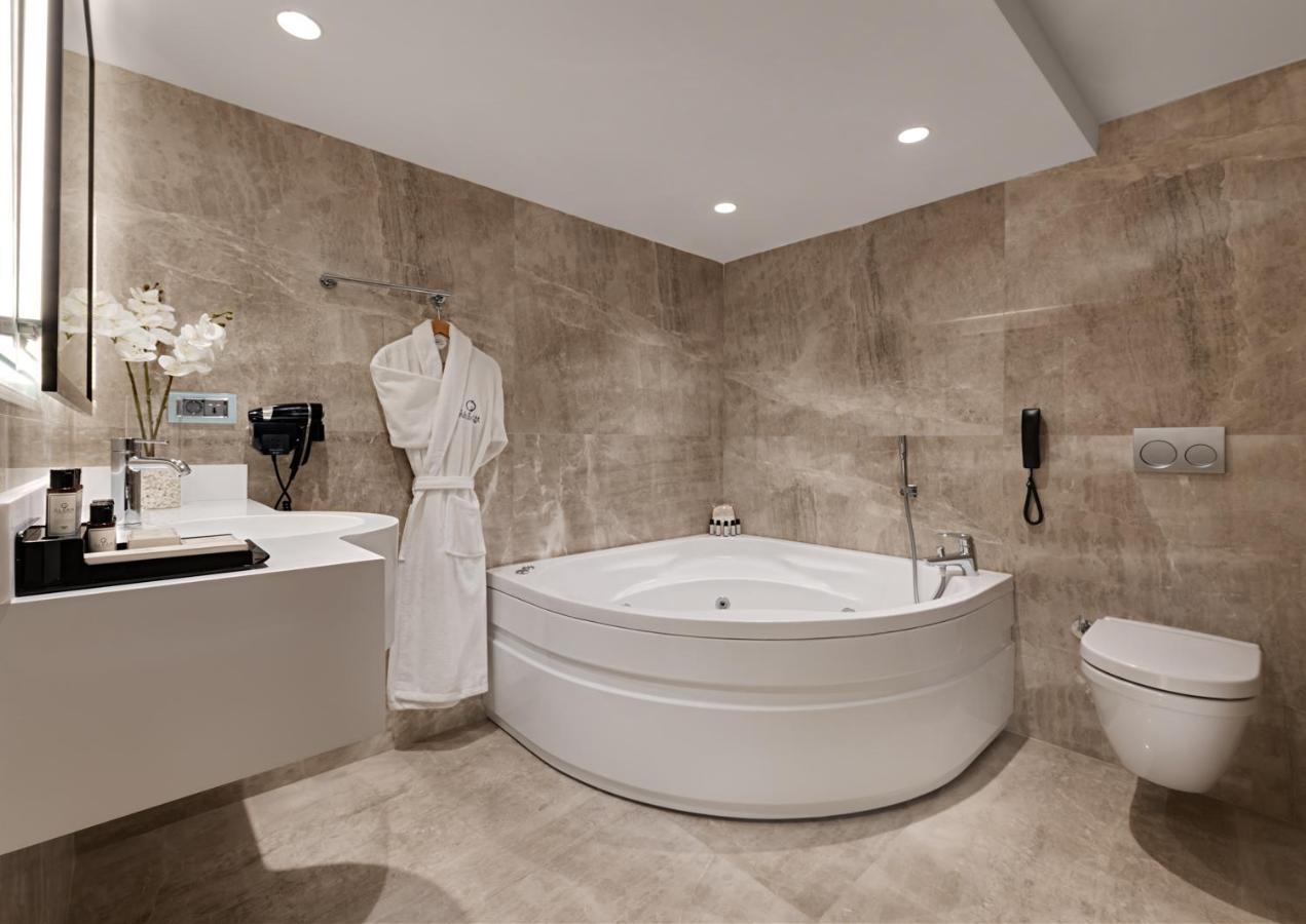 Gleam Collection Hotel Istanbul Exterior foto Bathroom