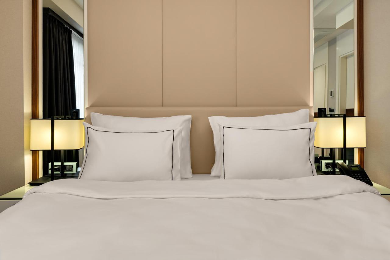 Gleam Collection Hotel Istanbul Exterior foto A bed with two pillows
