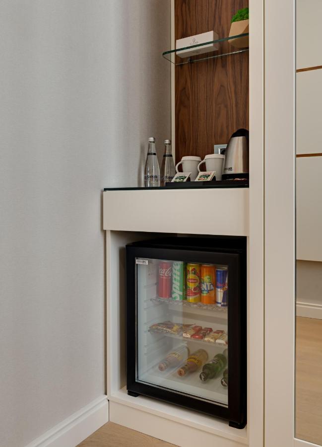 Gleam Collection Hotel Istanbul Exterior foto A mini-bar in a hotel room